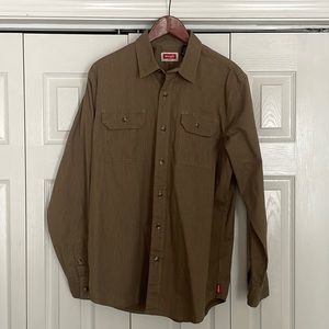 Men’s medium Wrangler long-sleeve button-down shirt